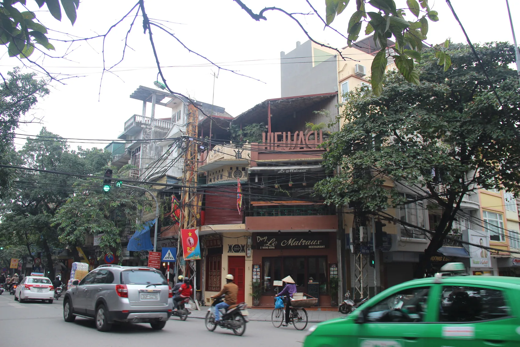 Land in Hanoi, transfer, then the booked city tour supporting image